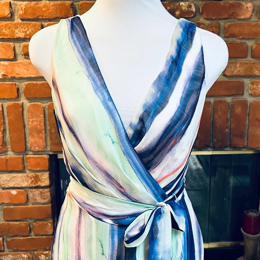 Beautiful multicolored DKNY size 4 summer asymmetrical dress